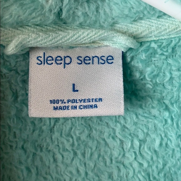 Fuzzy robe - Picture 2 of 7